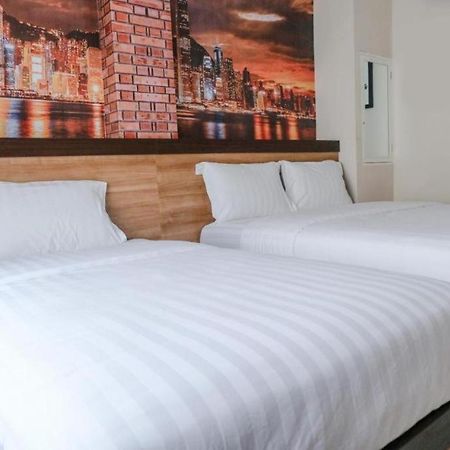 Noura Guest House Syariah Malang Exterior photo
