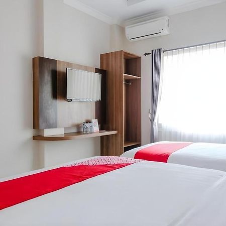 Noura Guest House Syariah Malang Exterior photo